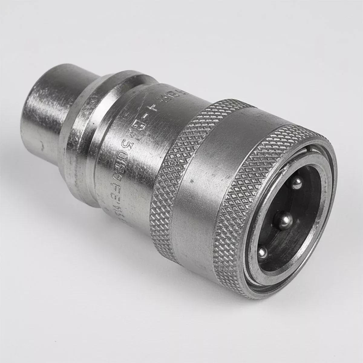 QUICK COUPLER ADAPTER -MALE ISO TIP TO INTERNATIONAL OLD STYLE BODY