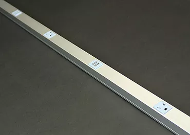Wiremold AL20GB509TRUSBA 5' Alternating USB Aluminum Plugmold™ Multioutlet System